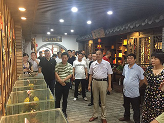 2019年建瓯市工商联（商会）半年工作会议各级领导及会员企业家到双龙戏珠酒业参观调研