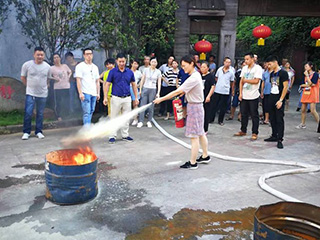 安全生产责任重于泰山-双龙戏珠2019消防演练圆满成功