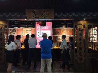 省商务厅郭晓峰处长一行莅临双龙戏珠酒业参观调研