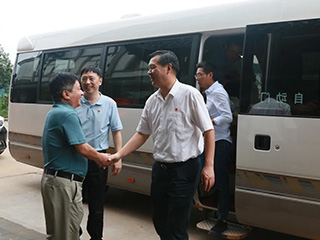 南平市委副书记、代市长袁超洪莅临双龙戏珠酒业参观调研