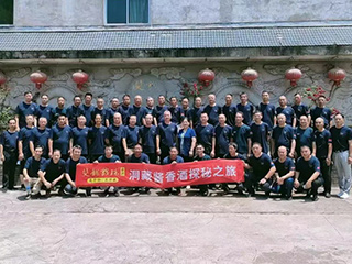 好酒敬英雄|退伍老兵走进双龙戏珠探秘洞藏酱酒