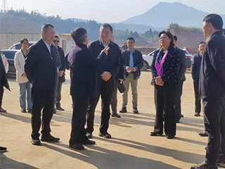 福建省人大常委会副主任袁毅一行莅临福建双龙戏珠酒业有限公司调研指导